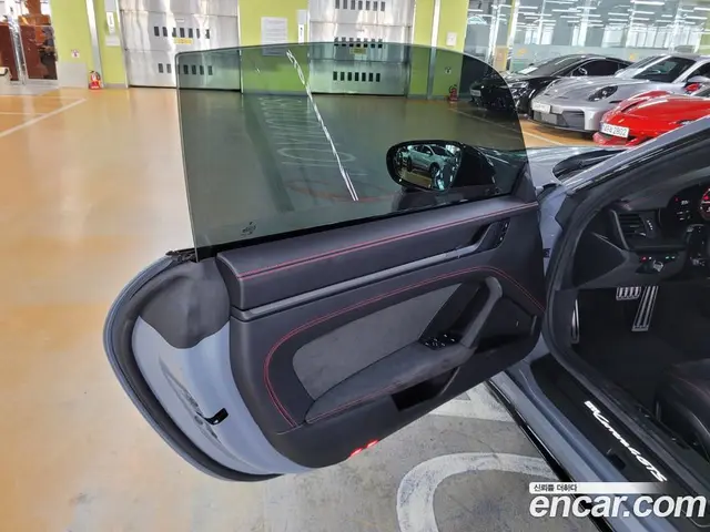 Porsche 911 2023 3.0 автомат (гидро), миниатюра 9