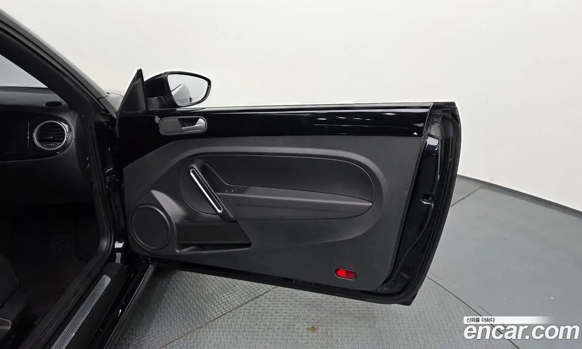 Volkswagen Beatle 2015 2.0 автомат (гидро), фото 14