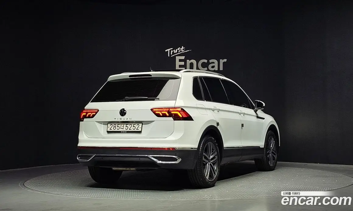 Volkswagen Tiguan 2022 2.0 автомат (гидро), фото 2