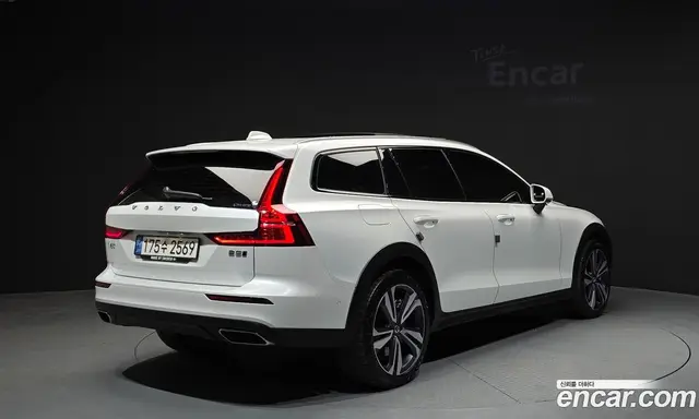 Volvo V60 2021 2.0 автомат (гидро), миниатюра 2