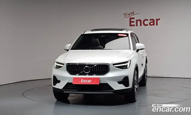 Volvo XC40 2024 2.0 автомат (гидро), миниатюра 2
