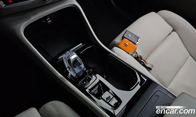 Volvo XC40 2024 2.0 автомат (гидро), миниатюра 11