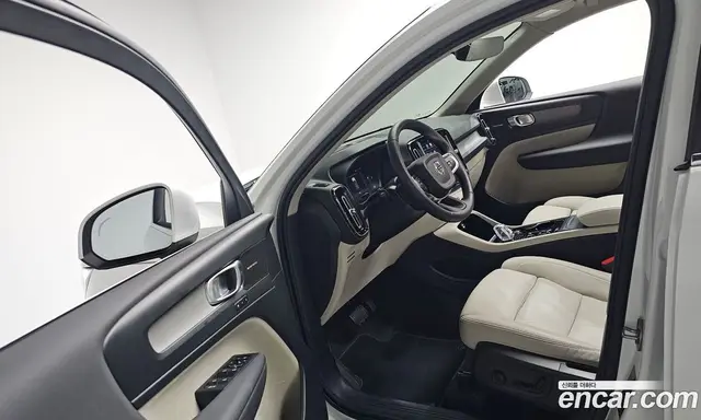 Volvo XC40 2024 2.0 автомат (гидро), миниатюра 12