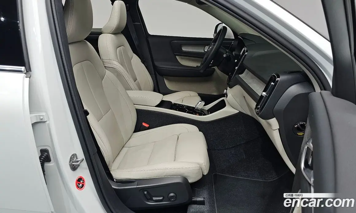 Volvo XC40 2024 2.0 автомат (гидро), фото 15