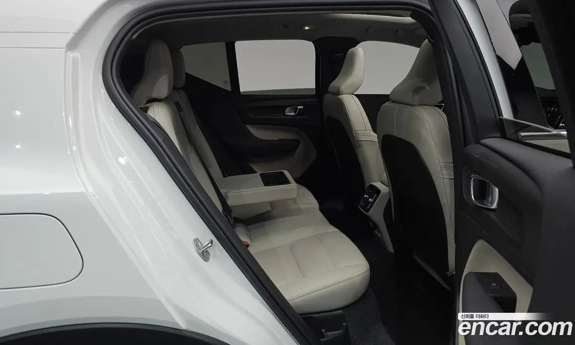 Volvo XC40 2024 2.0 автомат (гидро), фото 16