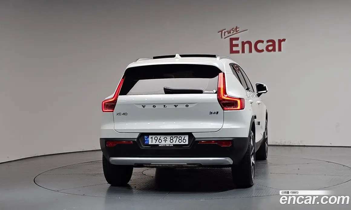 Volvo XC40 2024 2.0 автомат (гидро), фото 3