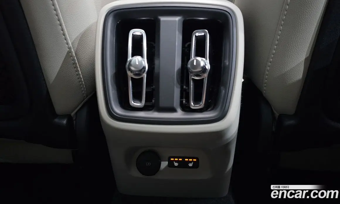 Volvo XC40 2024 2.0 автомат (гидро), фото 24