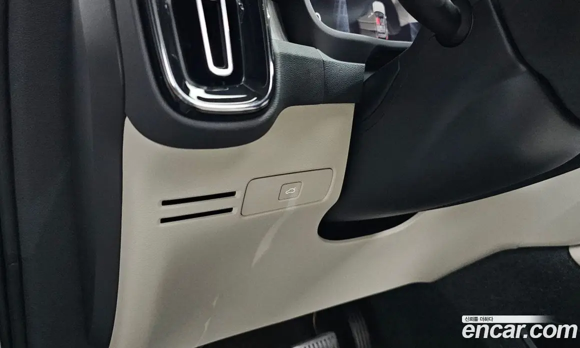 Volvo XC40 2024 2.0 автомат (гидро), фото 27