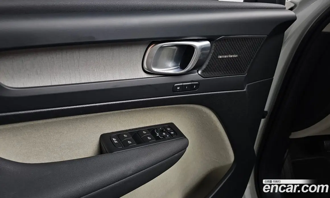 Volvo XC40 2024 2.0 автомат (гидро), фото 30