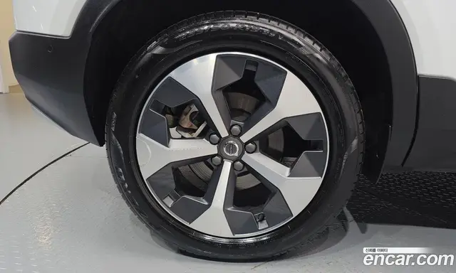 Volvo XC40 2024 2.0 автомат (гидро), миниатюра 6