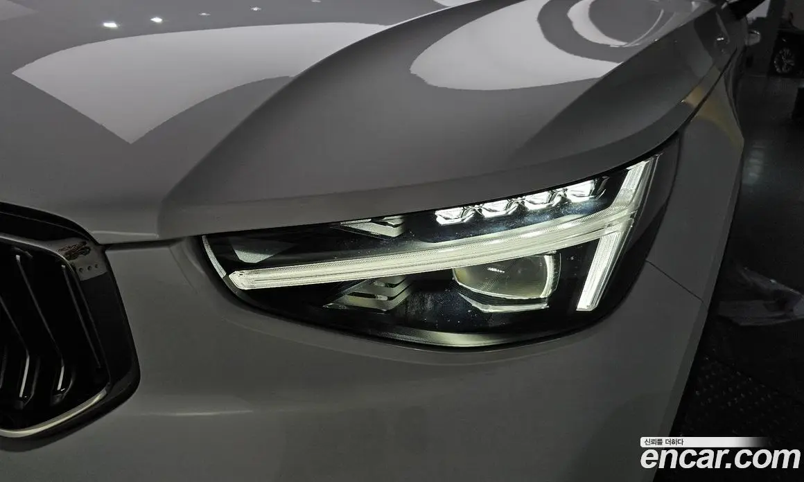 Volvo XC40 2024 2.0 автомат (гидро), фото 7