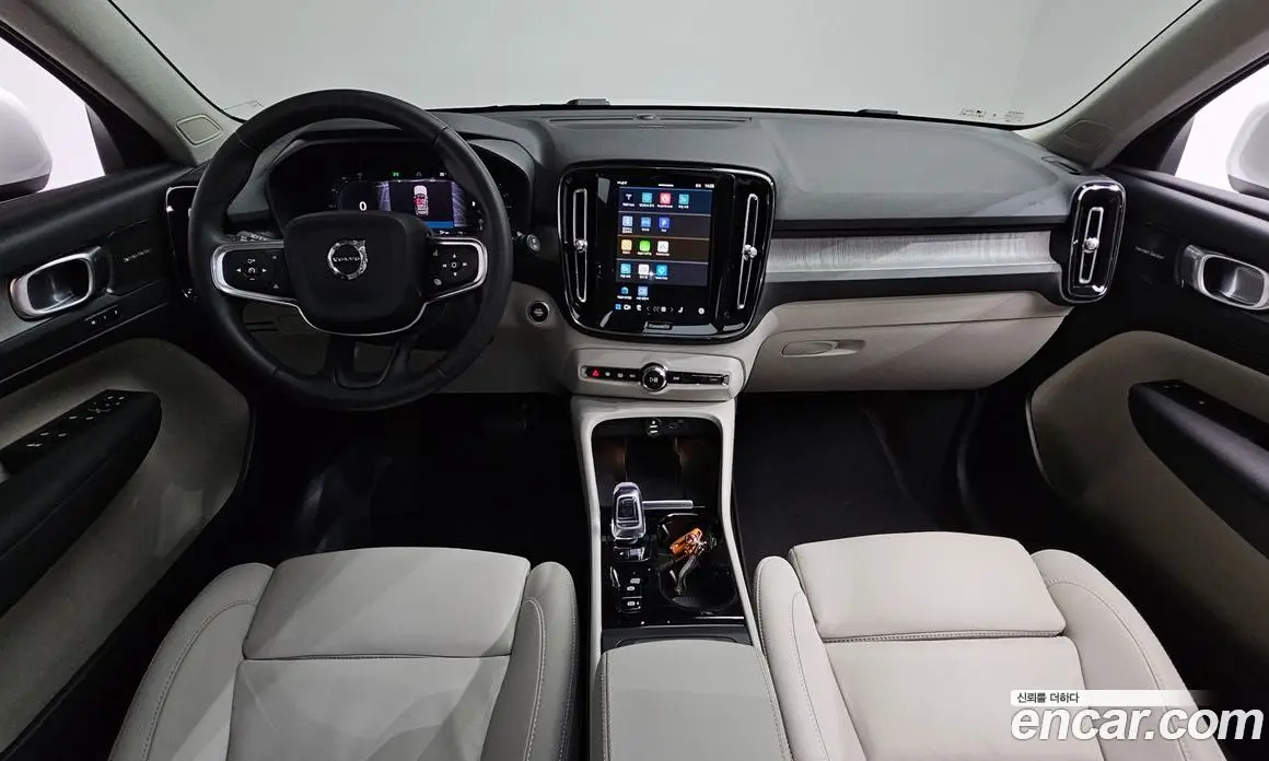 Volvo XC40 2024 2.0 автомат (гидро), фото 9