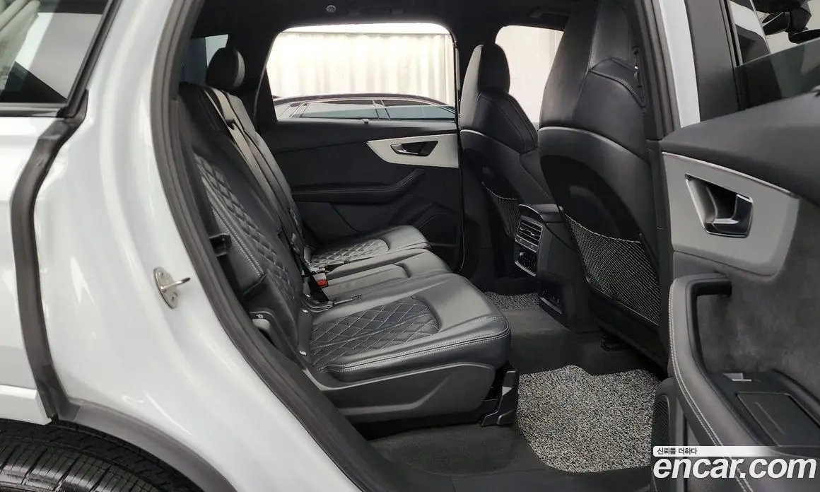 Audi Q7 2023 3.0 автомат (гидро), фото 12