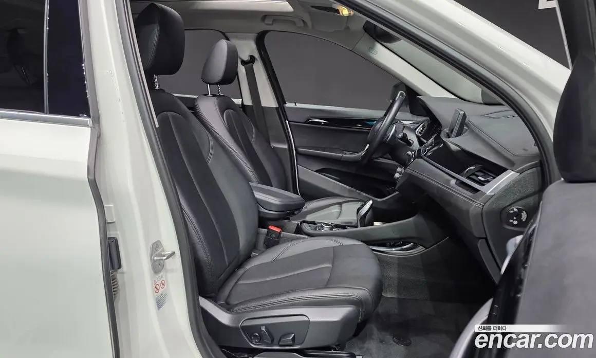 BMW X1 2022 2.0 автомат (гидро), фото 16