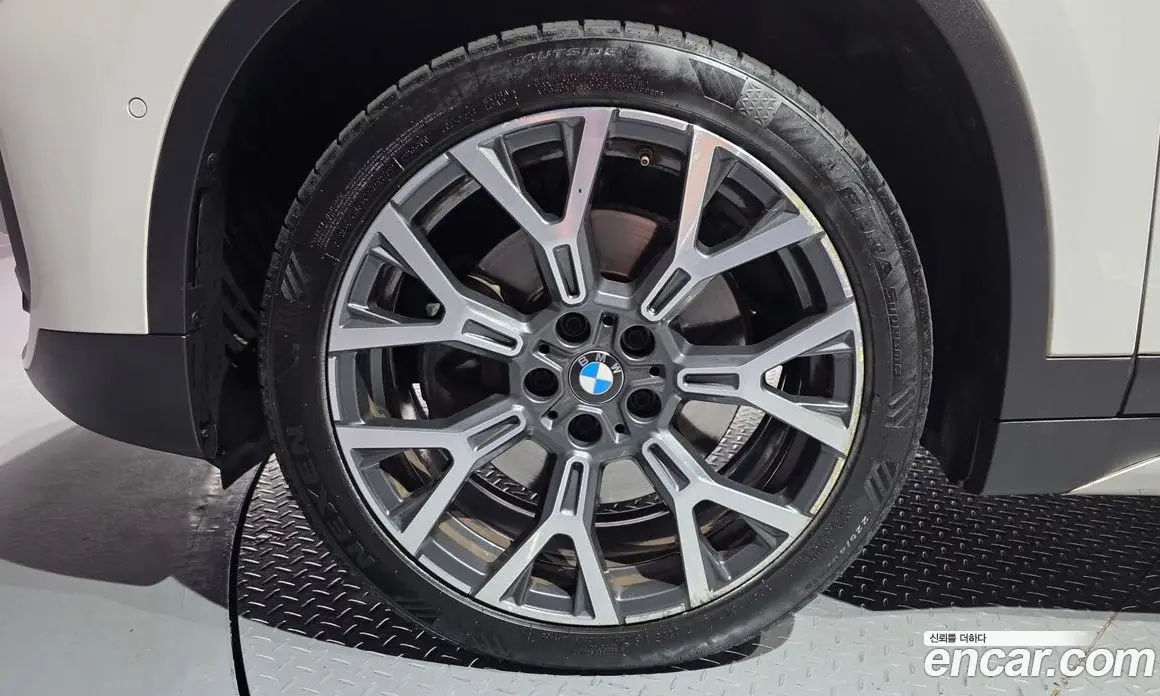 BMW X1 2022 2.0 автомат (гидро), фото 5