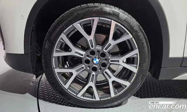 BMW X1 2022 2.0 автомат (гидро), миниатюра 5
