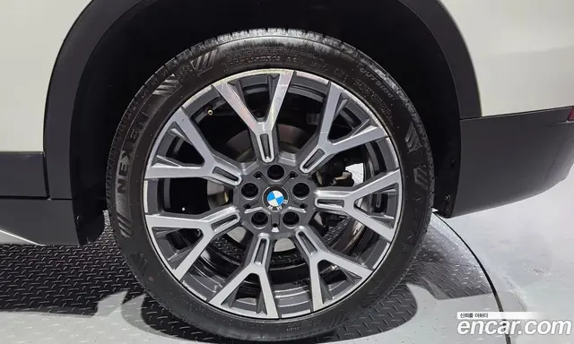 BMW X1 2022 2.0 автомат (гидро), миниатюра 7