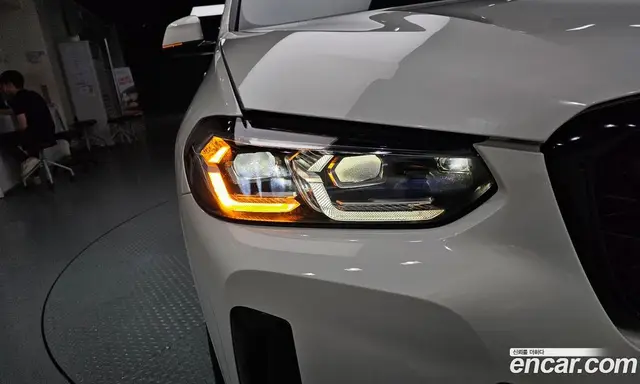BMW X4 2024 2.0 автомат (гидро), миниатюра 8