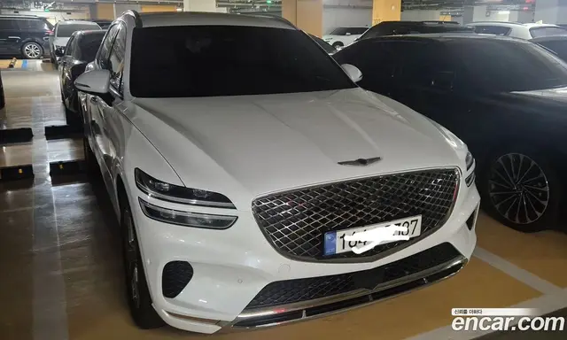 Genesis GV70, 2024, 28 590 км