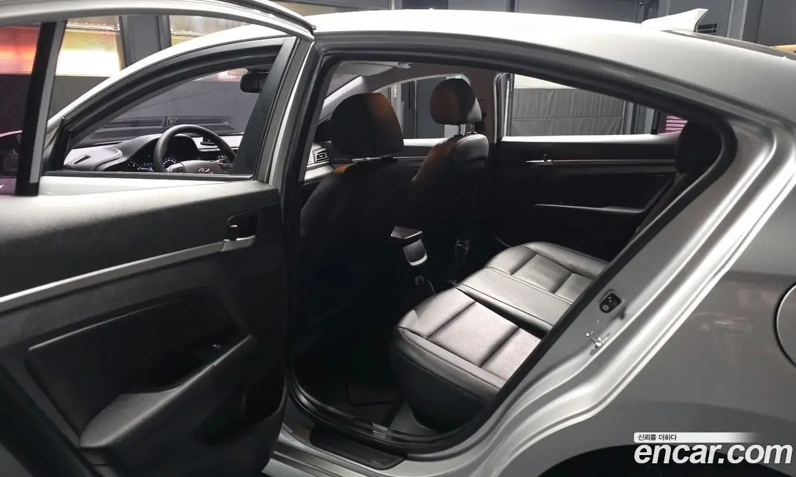 Hyundai Avante 2019 1.6 автомат (гидро), фото 16
