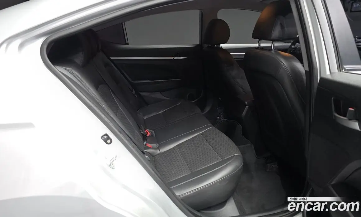 Hyundai Avante 2019 1.6 автомат (гидро), фото 18