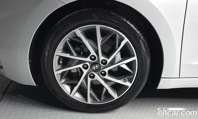 Hyundai Avante 2019 1.6 автомат (гидро), миниатюра 5