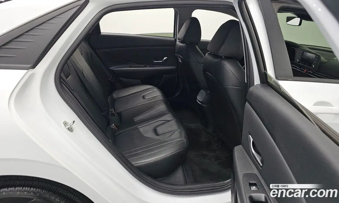Hyundai Avante 2021 1.6 автомат (гидро), фото 12