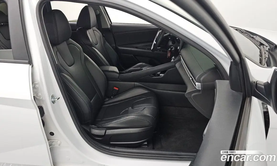 Hyundai Avante 2021 1.6 автомат (гидро), фото 13