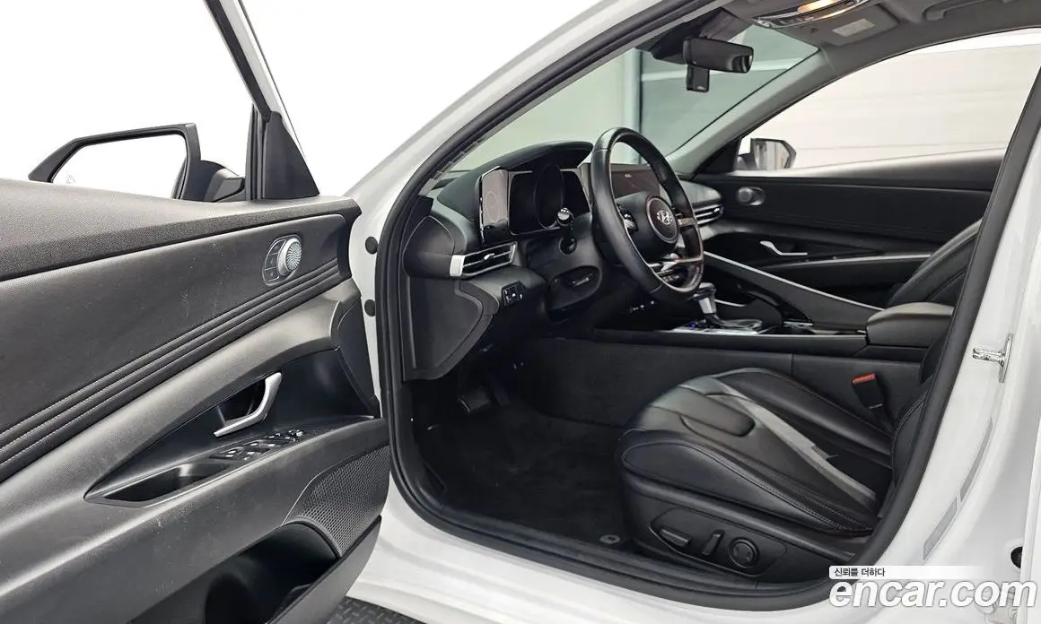 Hyundai Avante 2022 1.6 автомат (гидро), фото 13
