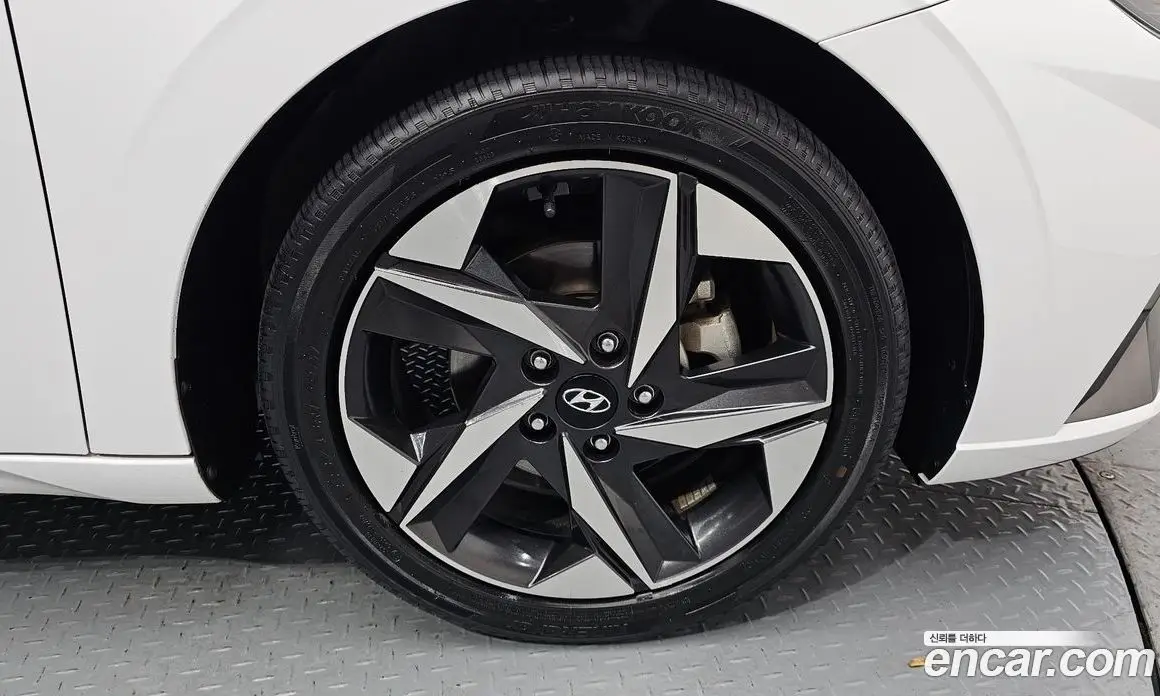 Hyundai Avante 2022 1.6 автомат (гидро), фото 7