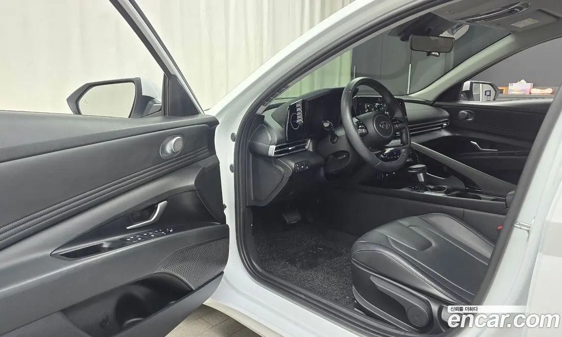 Hyundai Avante 2023 1.6 автомат (гидро), фото 13