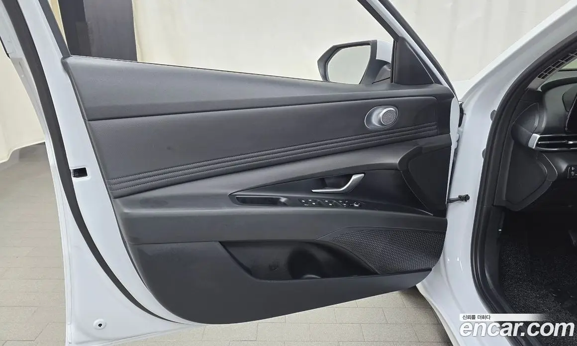 Hyundai Avante 2023 1.6 автомат (гидро), фото 14