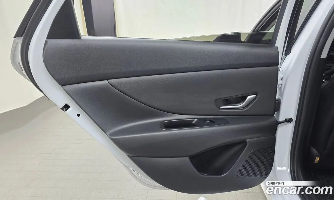Hyundai Avante 2023 1.6 автомат (гидро), фото 15