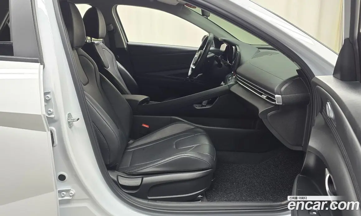 Hyundai Avante 2023 1.6 автомат (гидро), фото 17