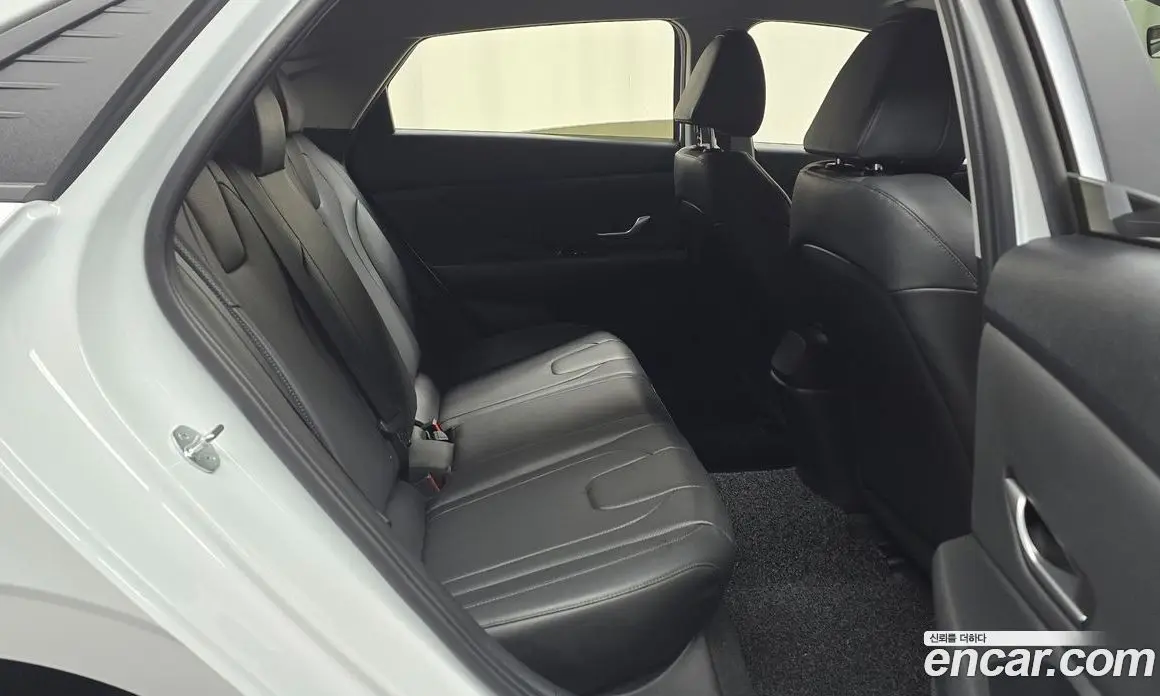 Hyundai Avante 2023 1.6 автомат (гидро), фото 18