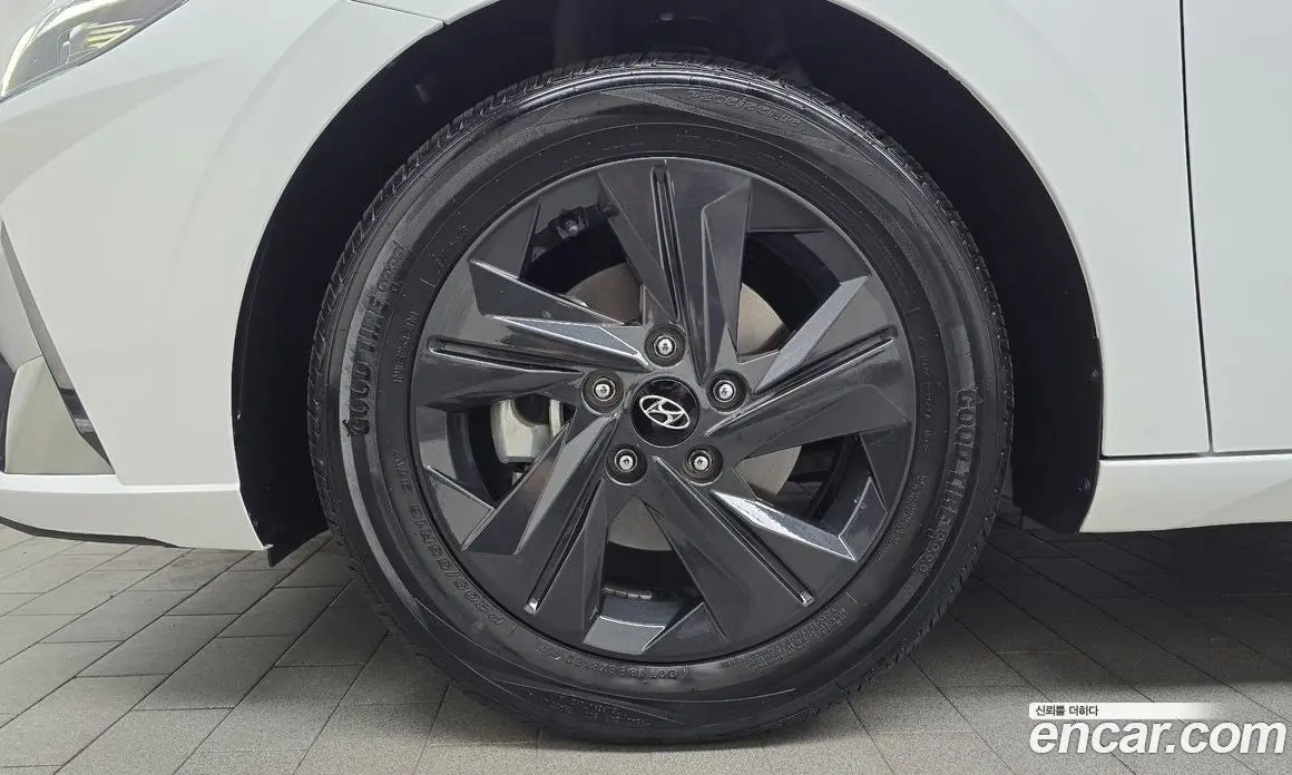 Hyundai Avante 2023 1.6 автомат (гидро), фото 5