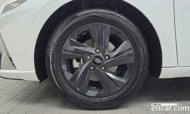 Hyundai Avante 2023 1.6 автомат (гидро), миниатюра 5