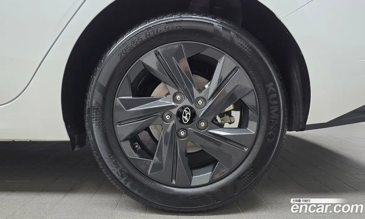 Hyundai Avante 2023 1.6 автомат (гидро), фото 7