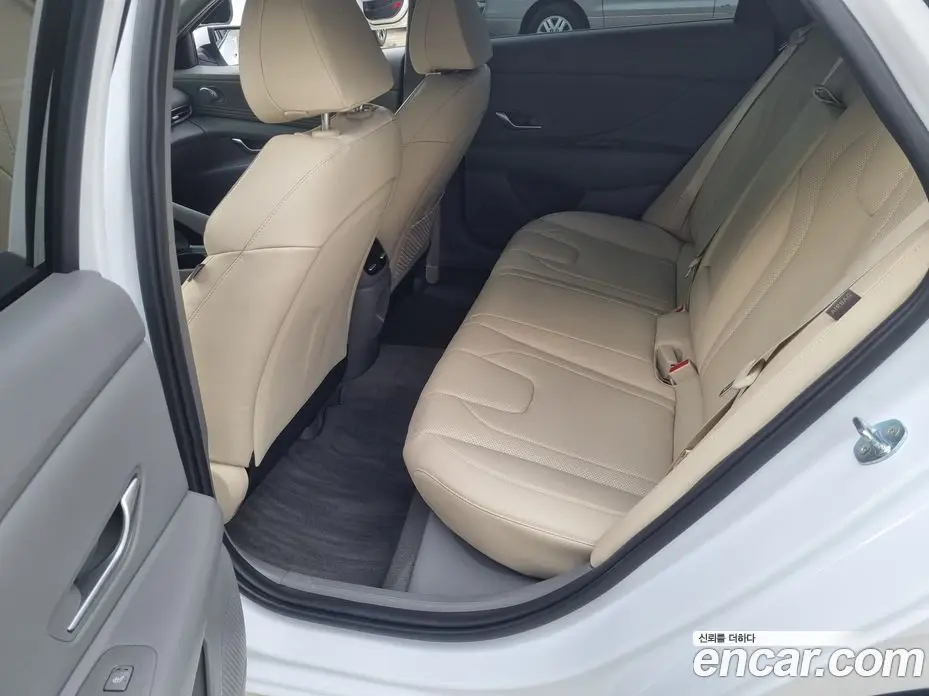 Hyundai Avante 2024 1.6 автомат (гидро), фото 14