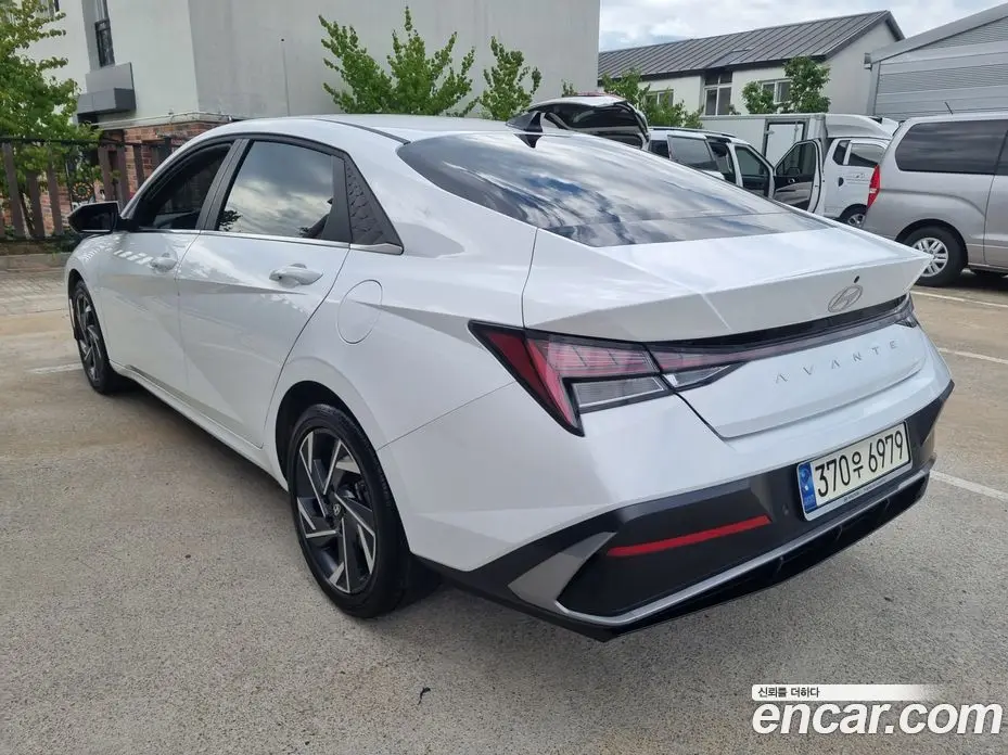 Hyundai Avante 2024 1.6 автомат (гидро), фото 5