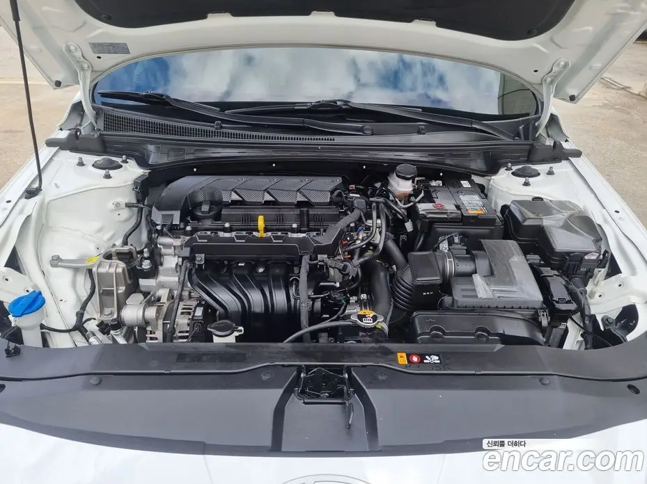 Hyundai Avante 2024 1.6 автомат (гидро), фото 6