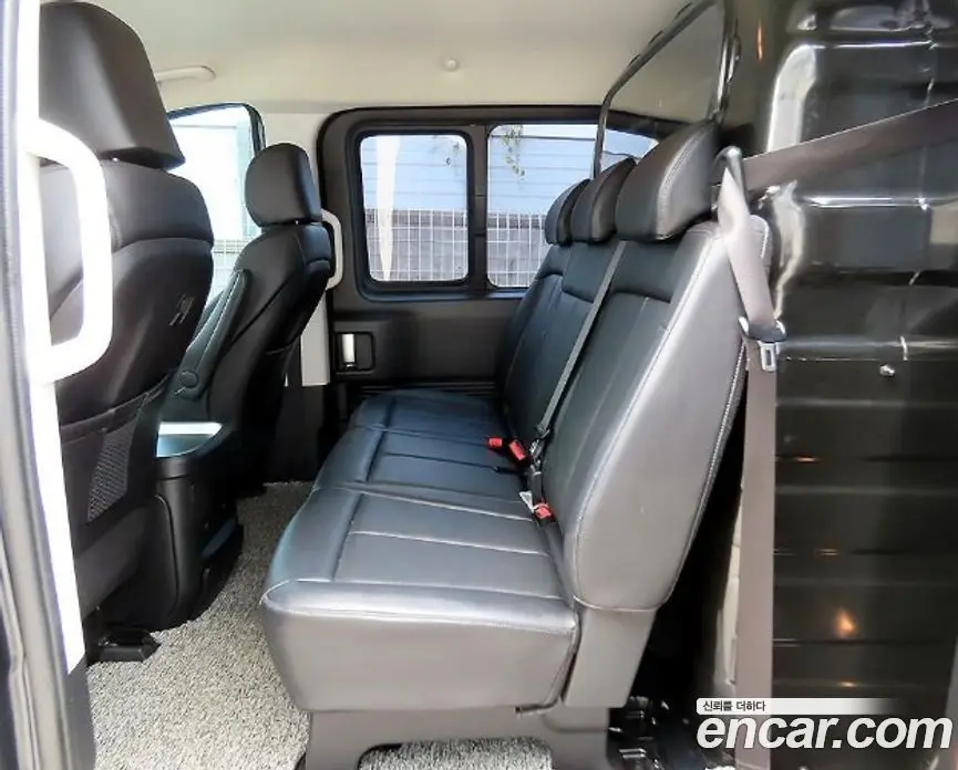 Hyundai Staria 2022 2.2 автомат (гидро), фото 12