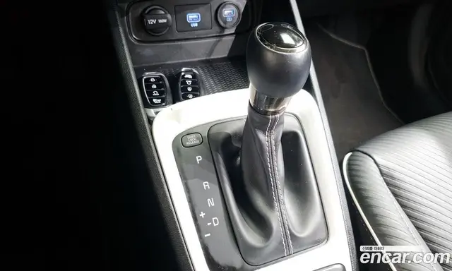 Hyundai Venue 2020 1.6 автомат (гидро), миниатюра 9