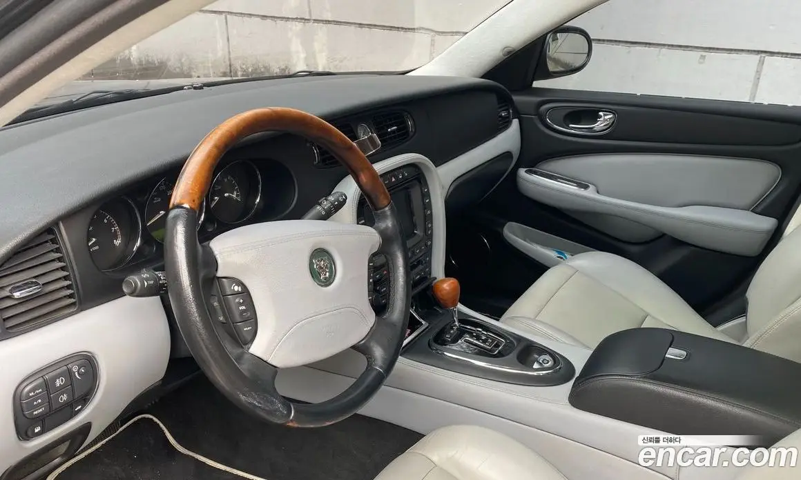 Jaguar XJ 2005 4.2 автомат (гидро), фото 7 Jaguar XJ 2005 4.2 автомат (гидро), фото 7