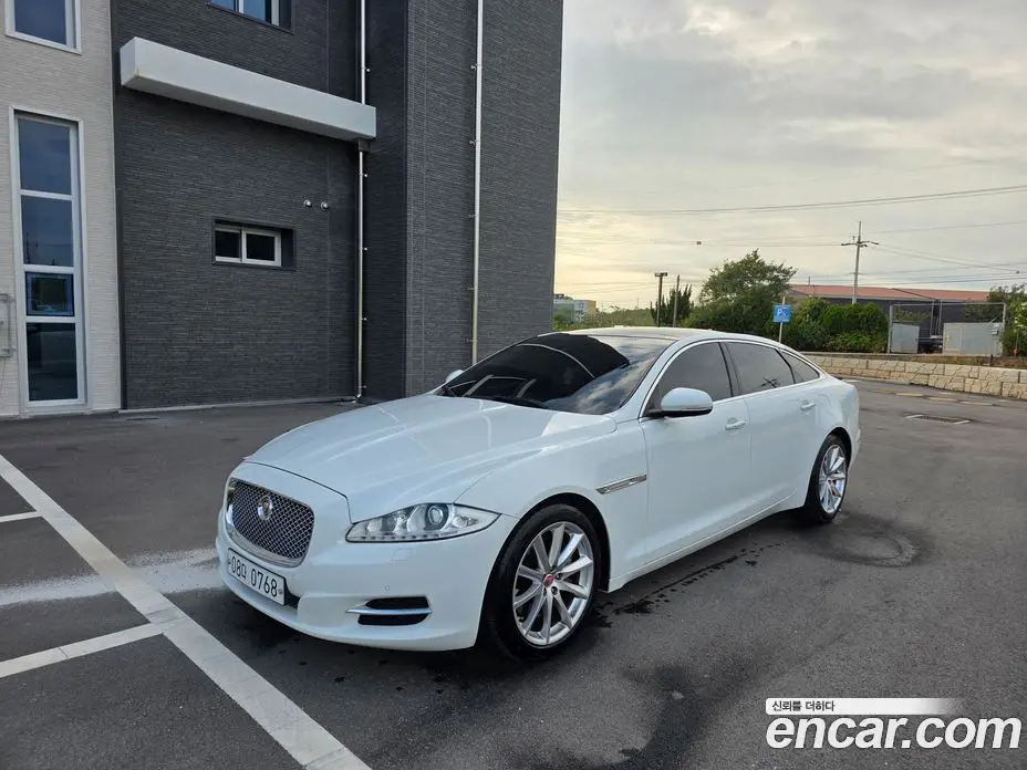 Jaguar XJ 2015 3.0 автомат (гидро), фото 1 Jaguar XJ 2015 3.0 автомат (гидро), фото 1