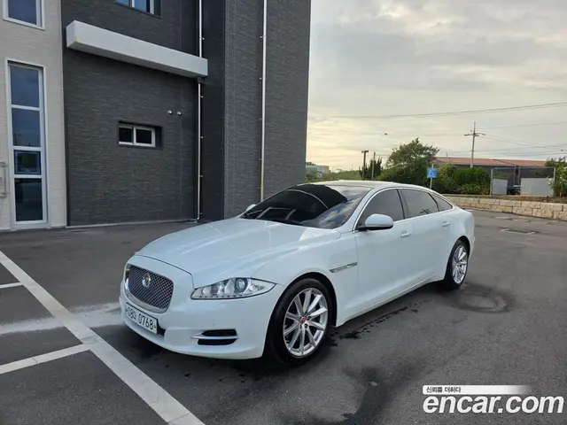 Jaguar XJ 2015 3.0 автомат (гидро), миниатюра 1 Jaguar XJ 2015 3.0 автомат (гидро), миниатюра 1