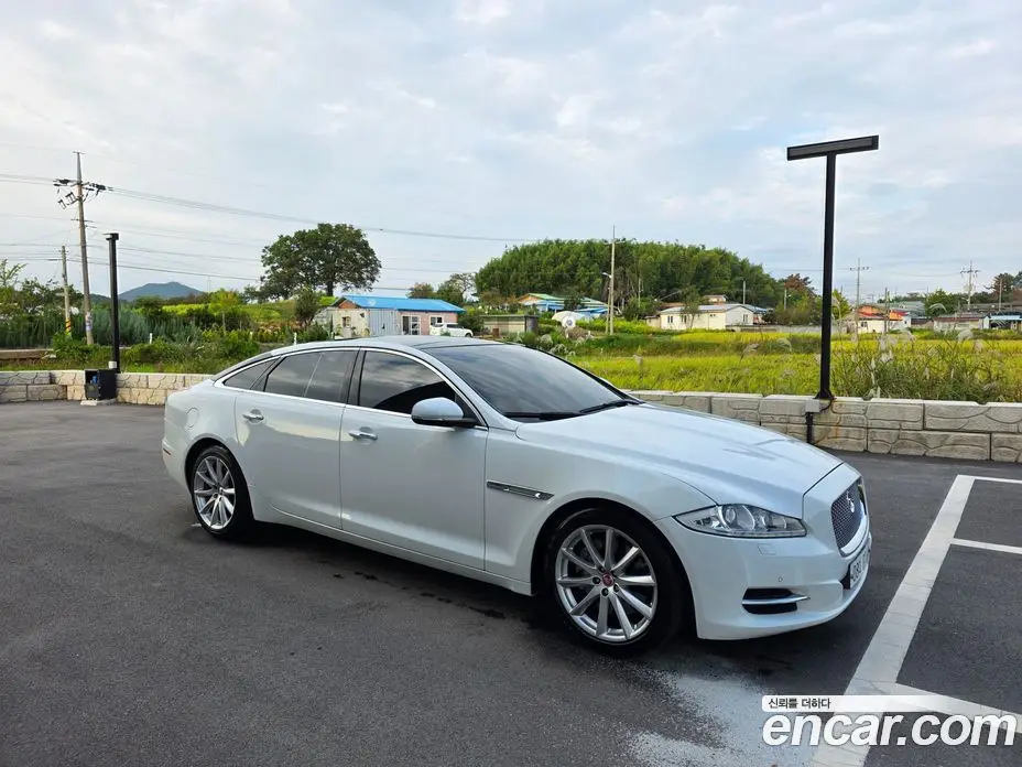 Jaguar XJ 2015 3.0 автомат (гидро), фото 2 Jaguar XJ 2015 3.0 автомат (гидро), фото 2