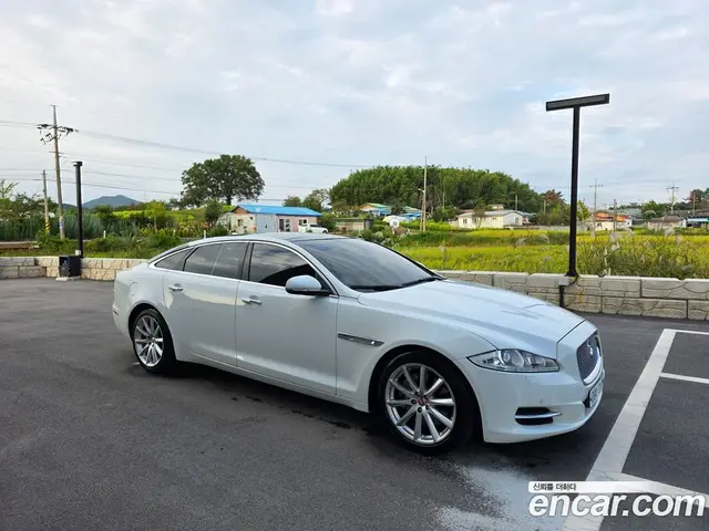 Jaguar XJ 2015 3.0 автомат (гидро), миниатюра 2 Jaguar XJ 2015 3.0 автомат (гидро), миниатюра 2