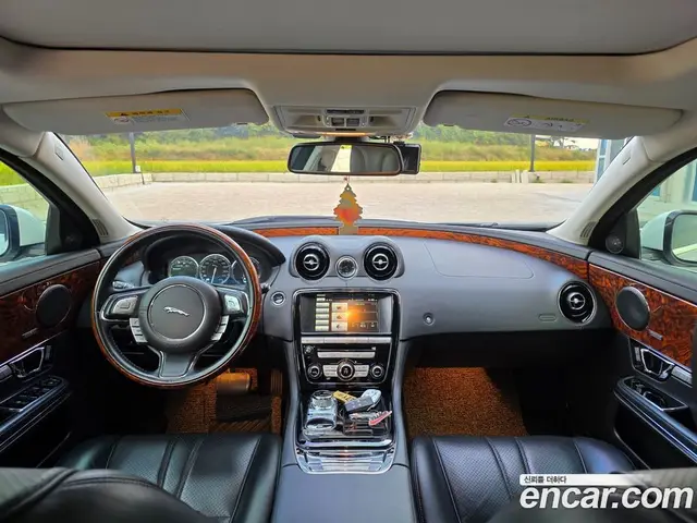 Jaguar XJ 2015 3.0 автомат (гидро), миниатюра 12
