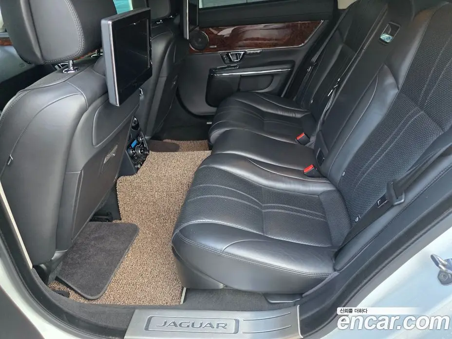 Jaguar XJ 2015 3.0 автомат (гидро), фото 16 Jaguar XJ 2015 3.0 автомат (гидро), фото 16
